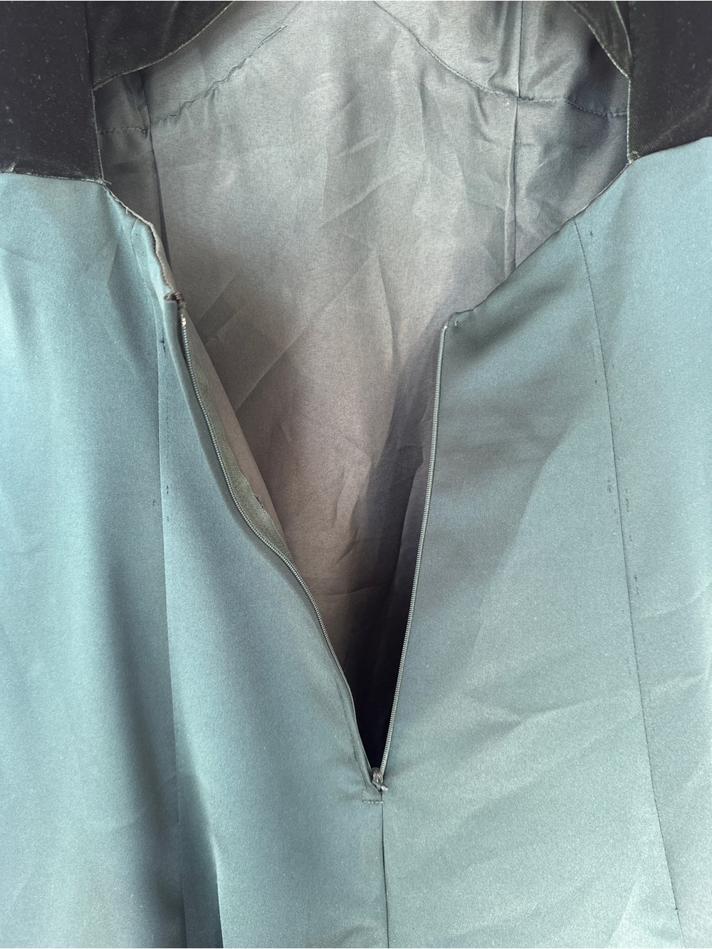 Nu-Mode - Emerald Green Sleeveless A-Line gown with Bow S14- see measurements - Picture 6 of 13